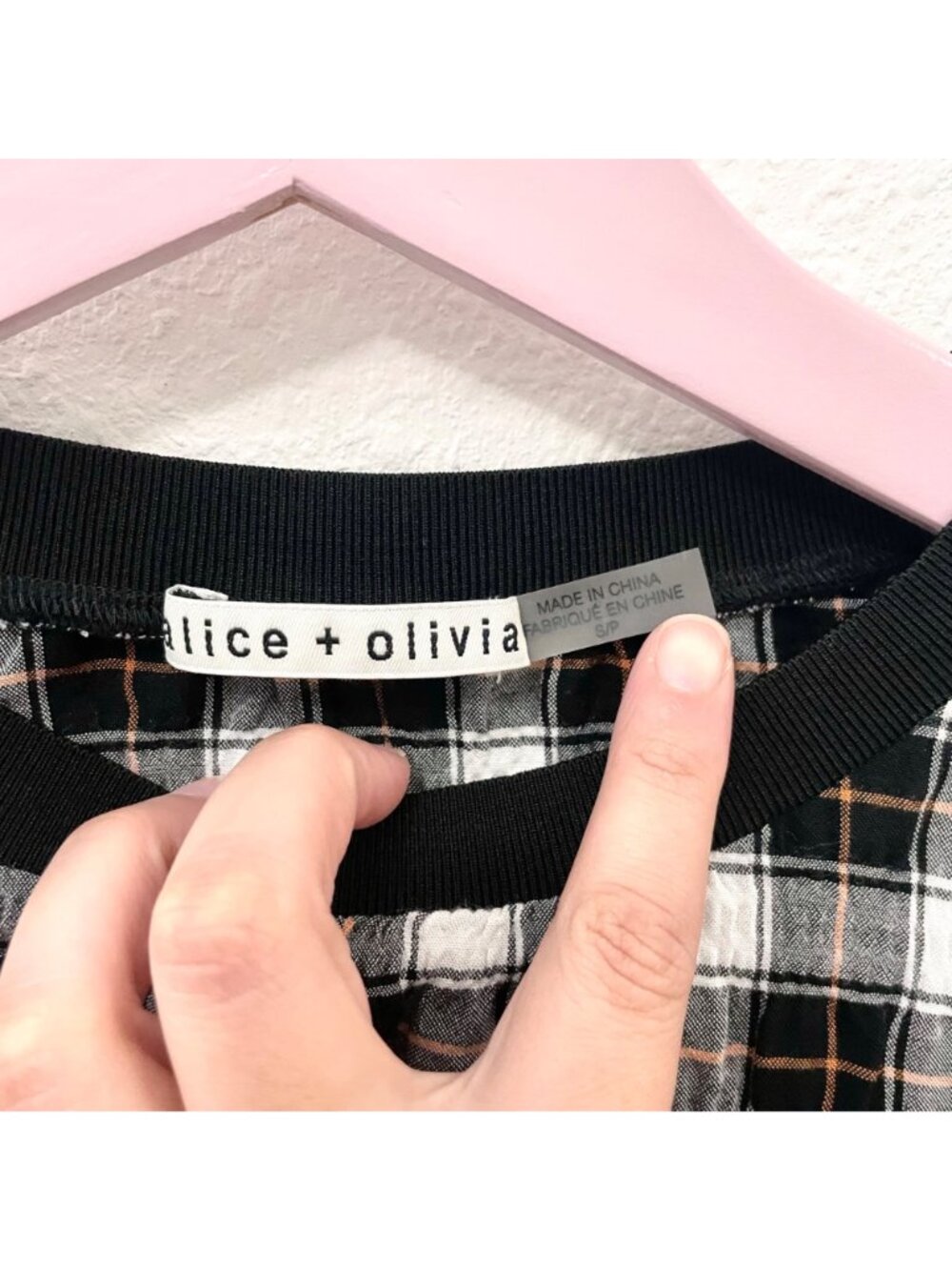 Alice + Olivia Piera Plaid Cropped Tee in Shaw Plaid Size S Black - Picture 2 of 6